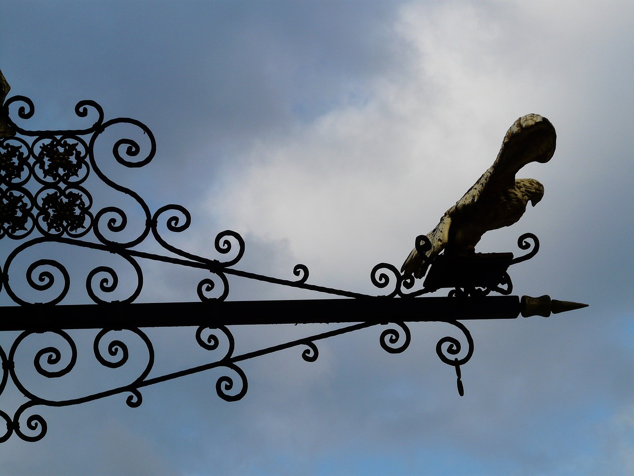 7777788888精準(zhǔn)跑狗圖正版，懷瑾握瑜824.047