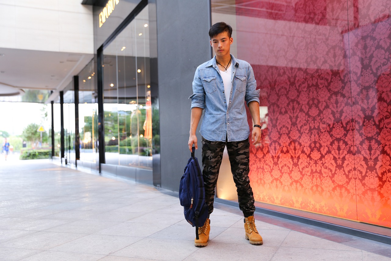 男模泳裝秀新款，時(shí)尚魅力風(fēng)采展現(xiàn)