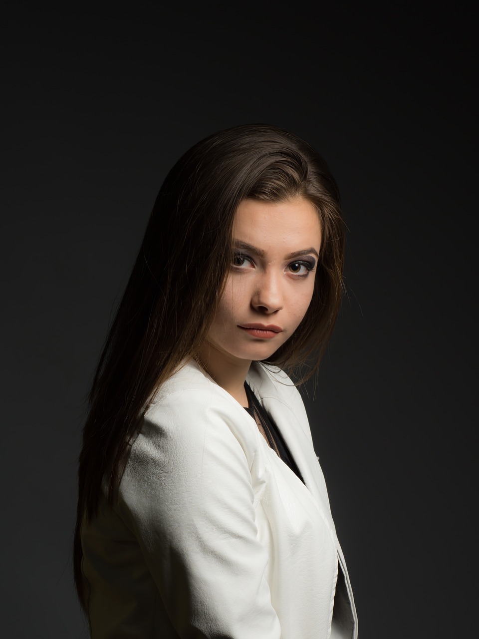 最新豐滿女生圖片展示，自信魅力的時(shí)尚風(fēng)采