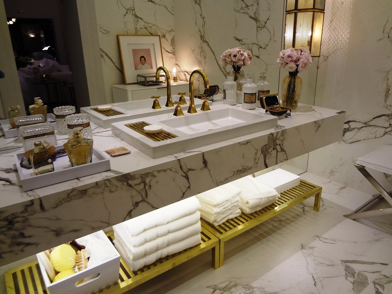 電視柜完美設(shè)計，厚度、材質(zhì)與功能的和諧融合