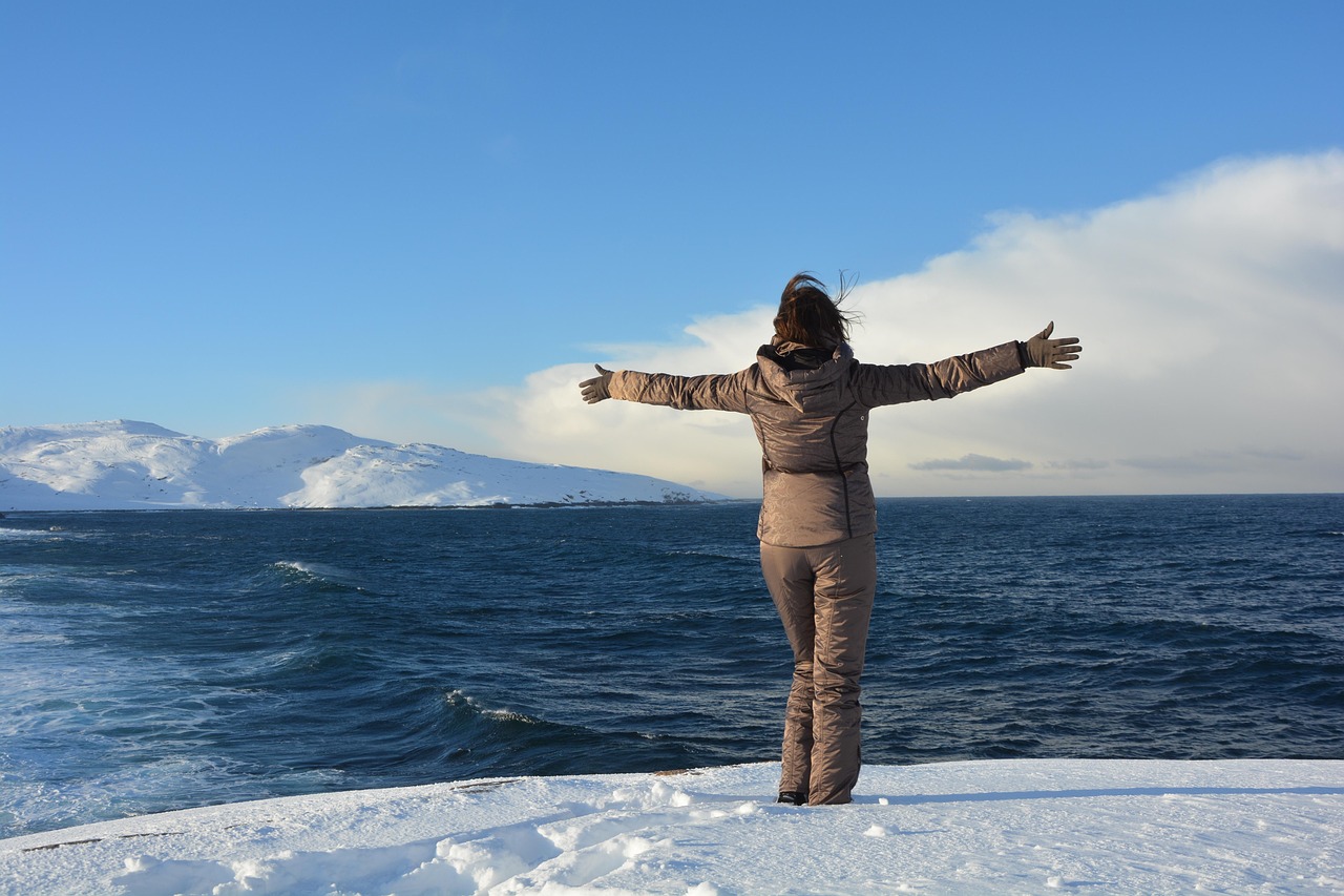 明星與雪的冬日奇緣，閃耀交匯的冬日故事