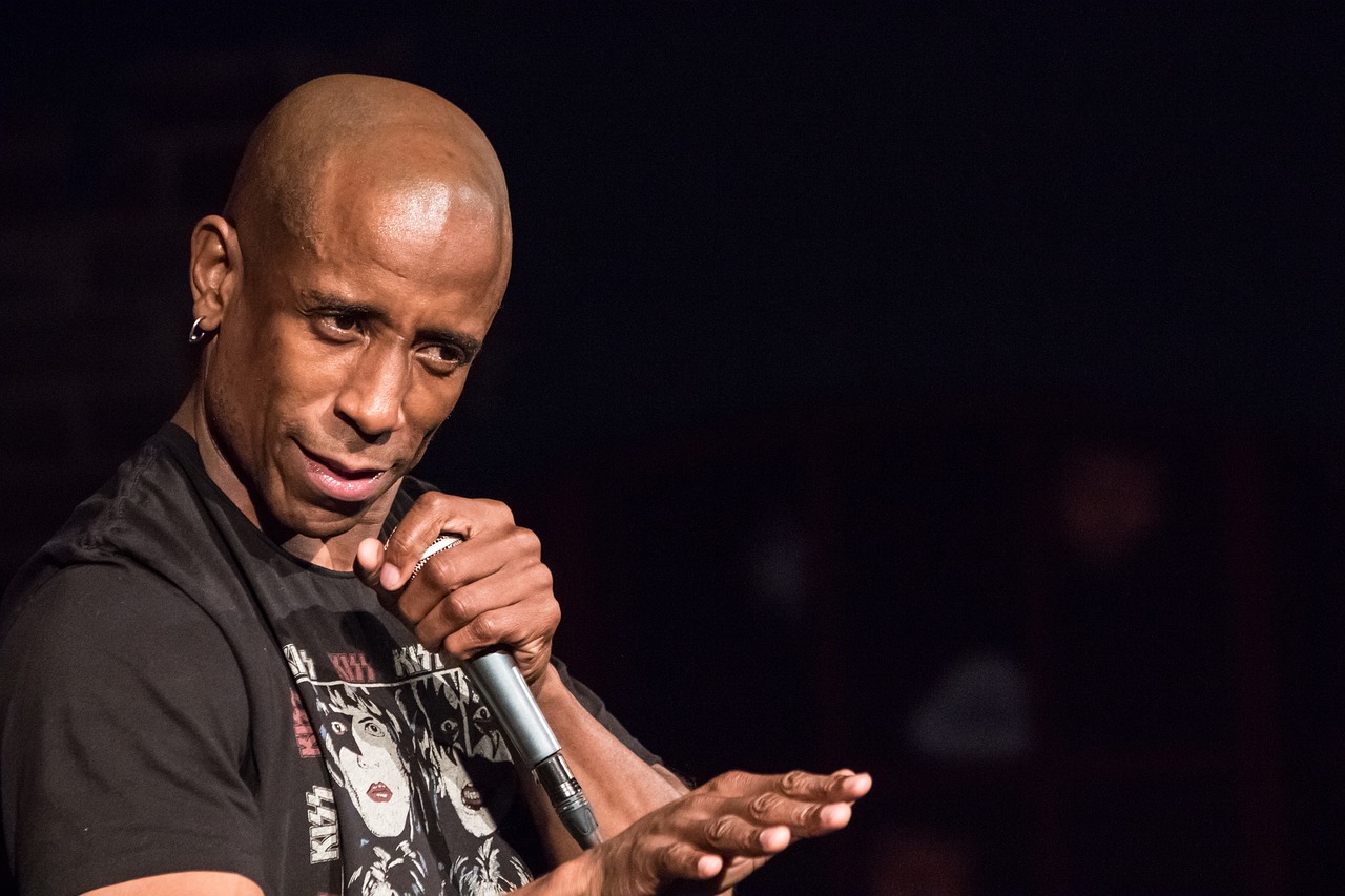 執(zhí)行局長(zhǎng)的演員，演技與責(zé)任的碰撞之旅