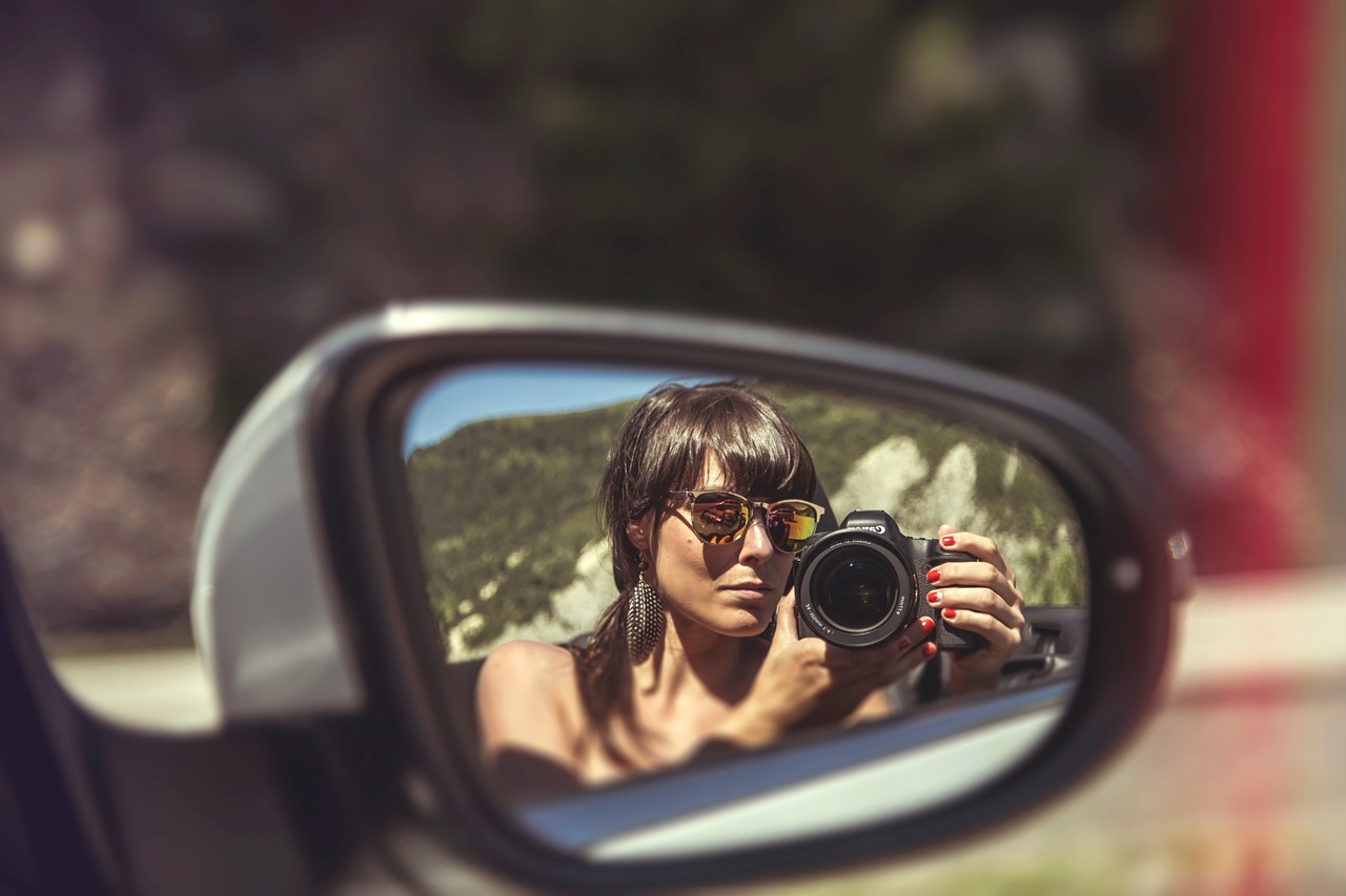 最新款輕便頭燈，照亮前行，輕松探險