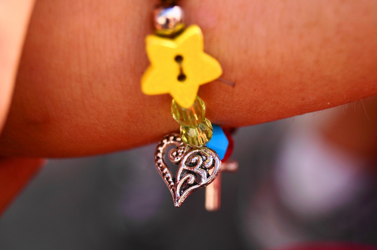 鑫靈珠寶上市，璀璨之路啟航，未來(lái)展望令人期待