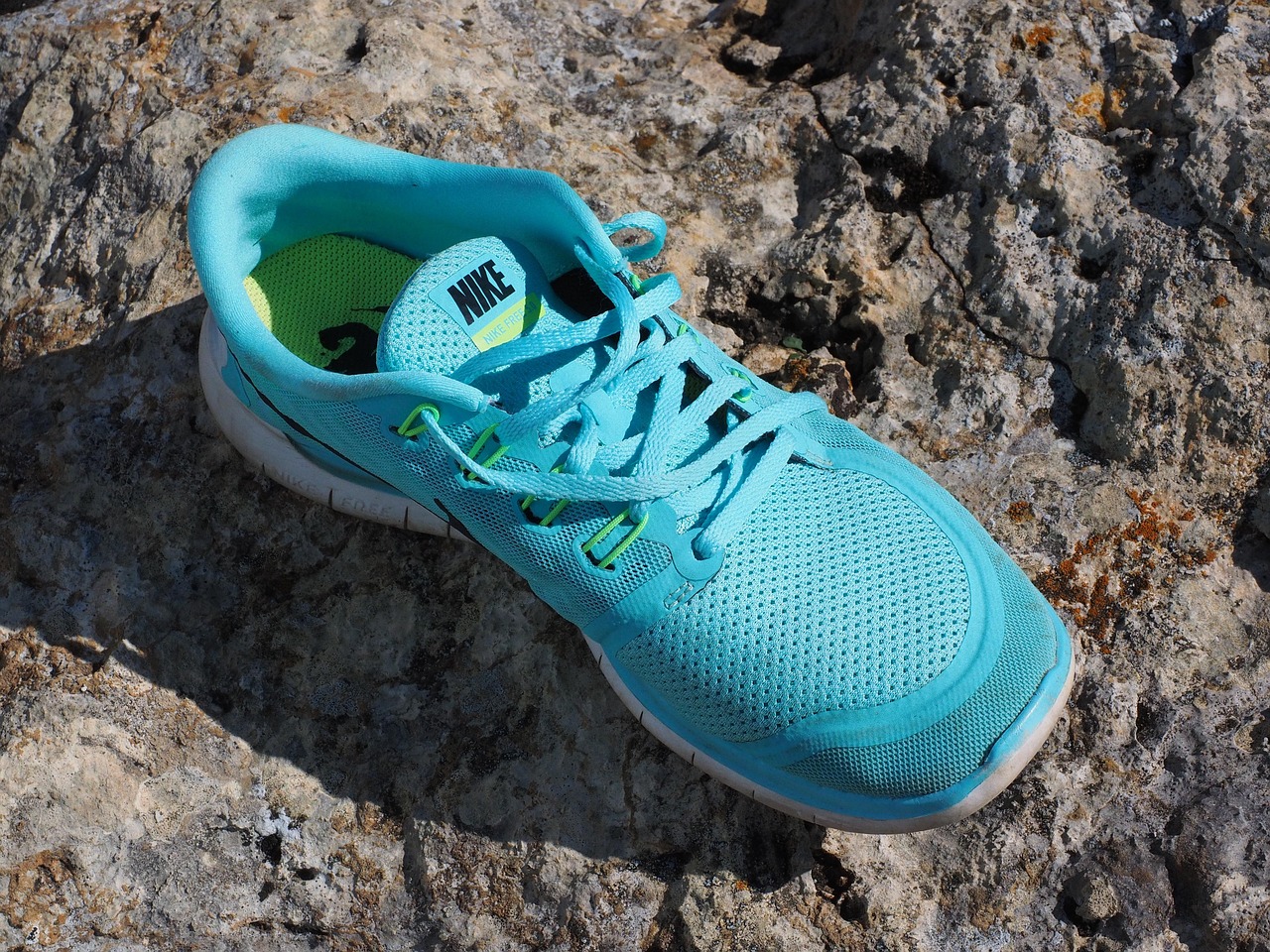 Nike最新款運(yùn)動(dòng)鞋，時(shí)尚潮流的完美融合