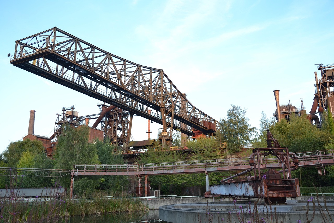 建筑鋼材價(jià)格動(dòng)態(tài)，趨勢(shì)分析、影響因素與市場(chǎng)策略探討