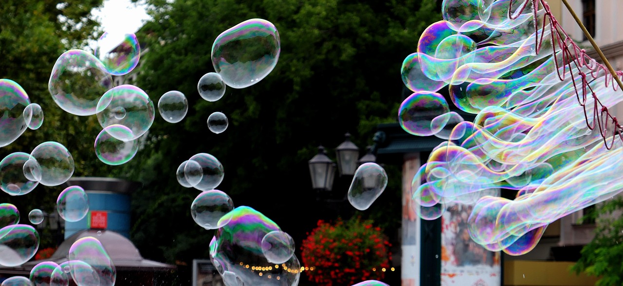 乒乓球比賽用球的多彩魅力，競(jìng)技精神與色彩的完美結(jié)合