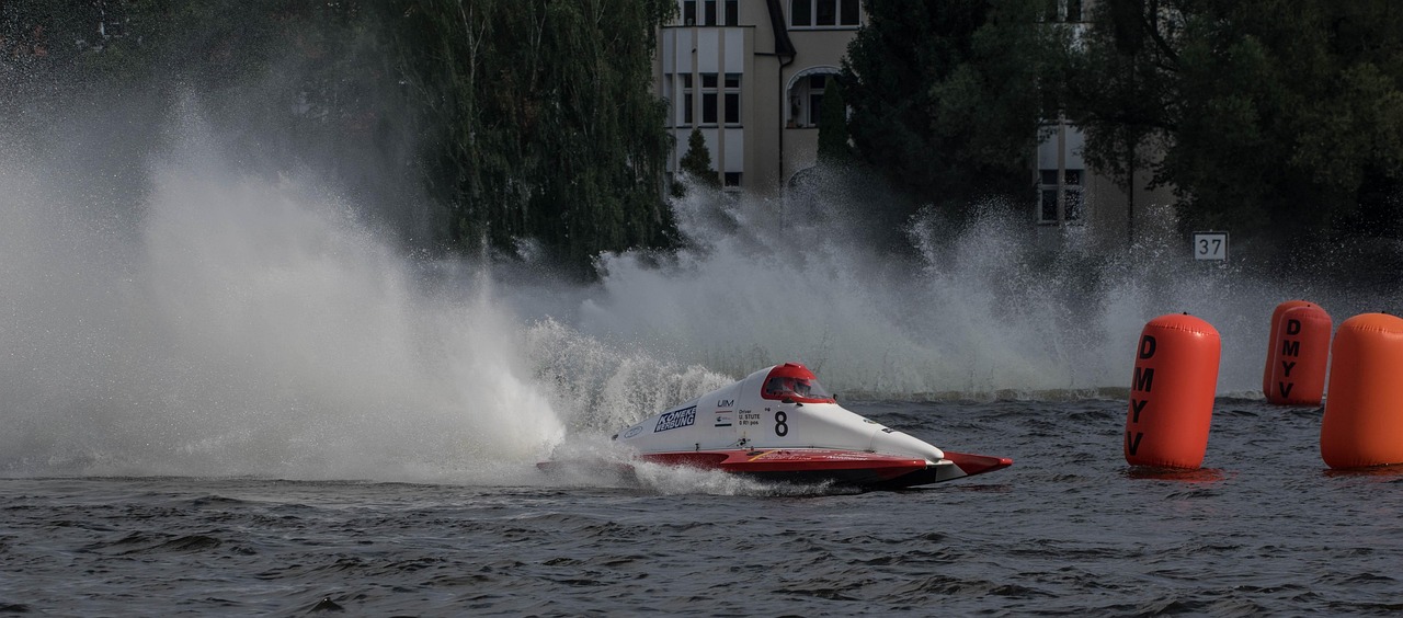 賽龍舟比賽，水上盛宴的激情與榮耀