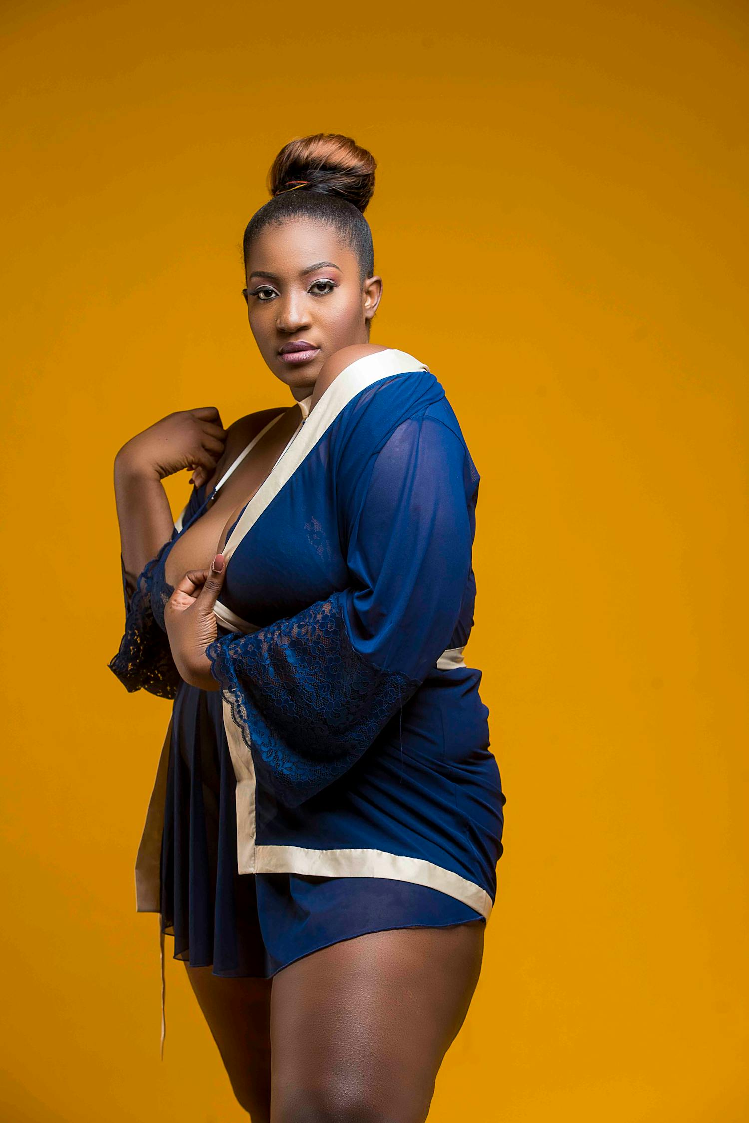 演員金晶的魅力世界，圖片交織的旅程，探索故事與魅力的探索