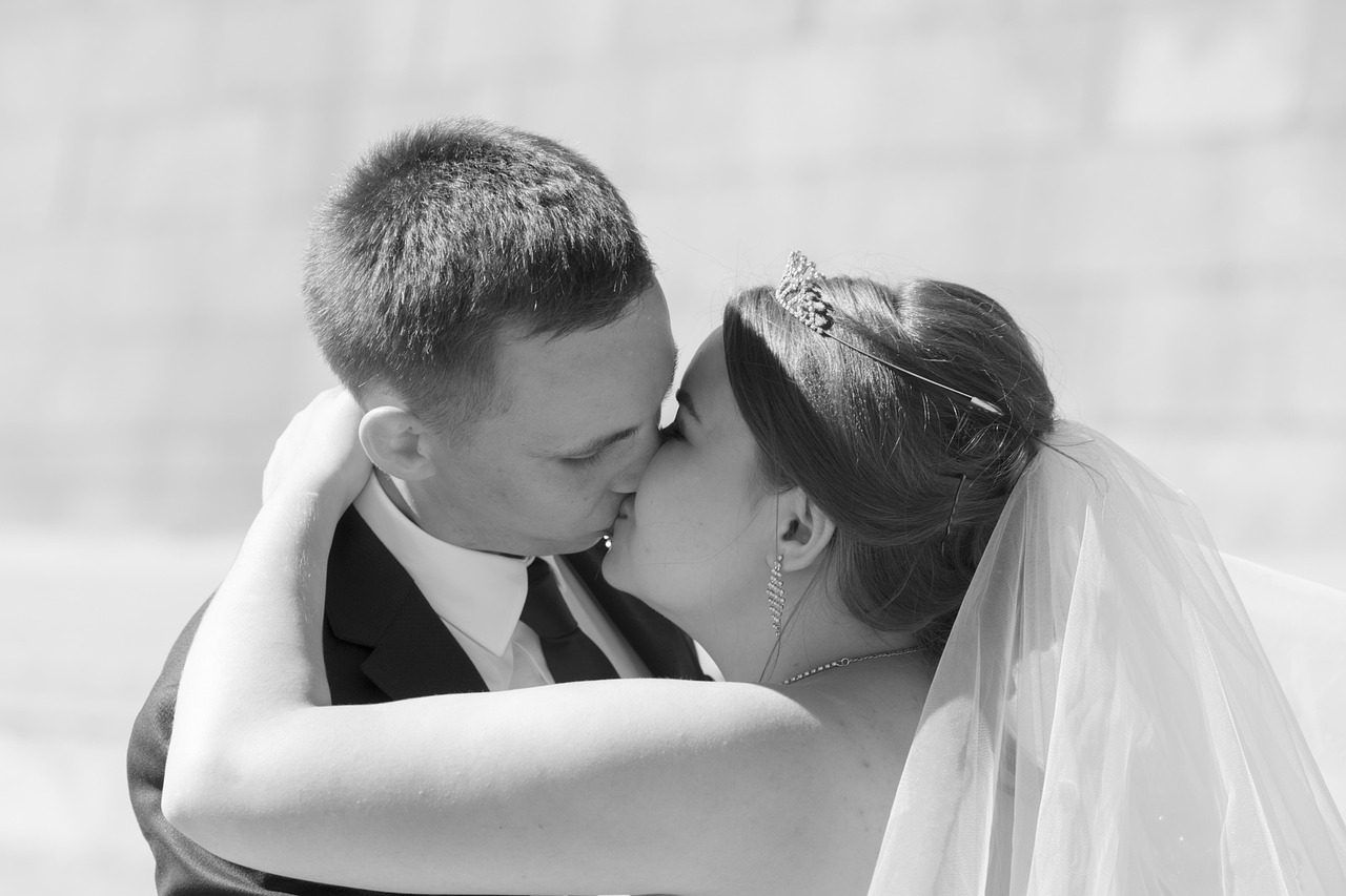 娛樂圈背后的故事，男明星離婚現(xiàn)象及其反思