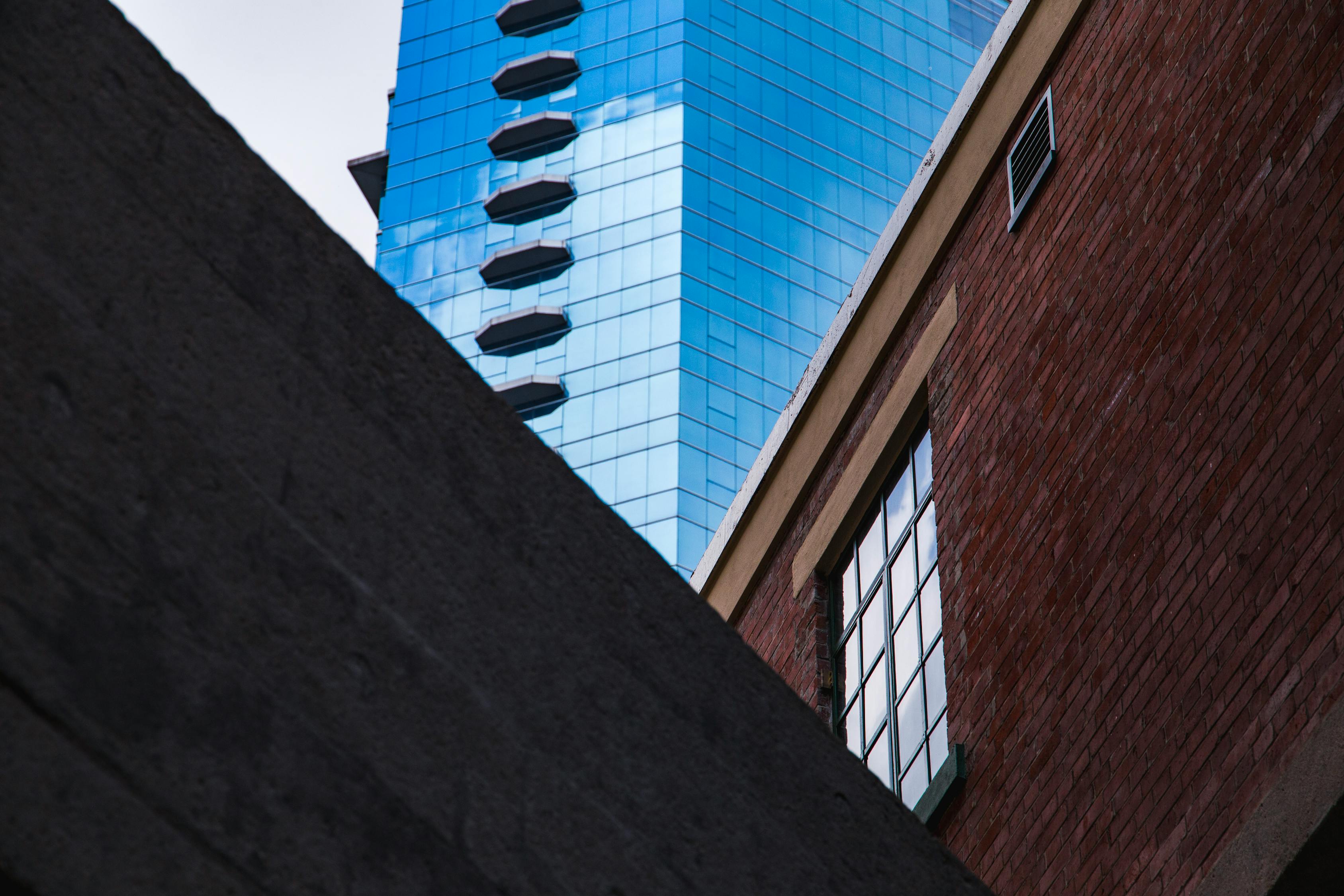 革新建筑視野，新型窗戶(hù)材料介紹與特性解析