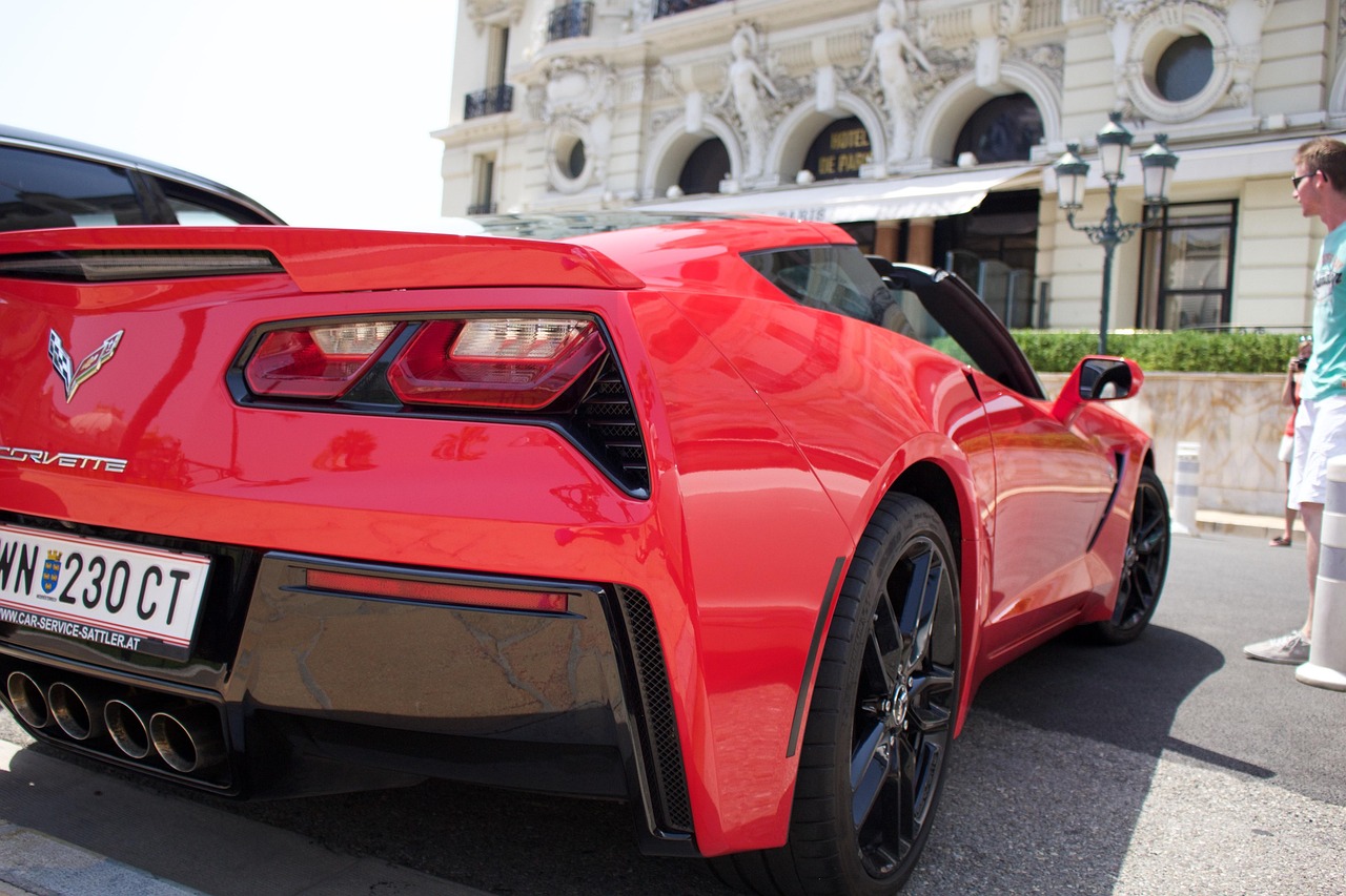 國際汽車比賽，速度與激情的盛宴展現(xiàn)競技風采