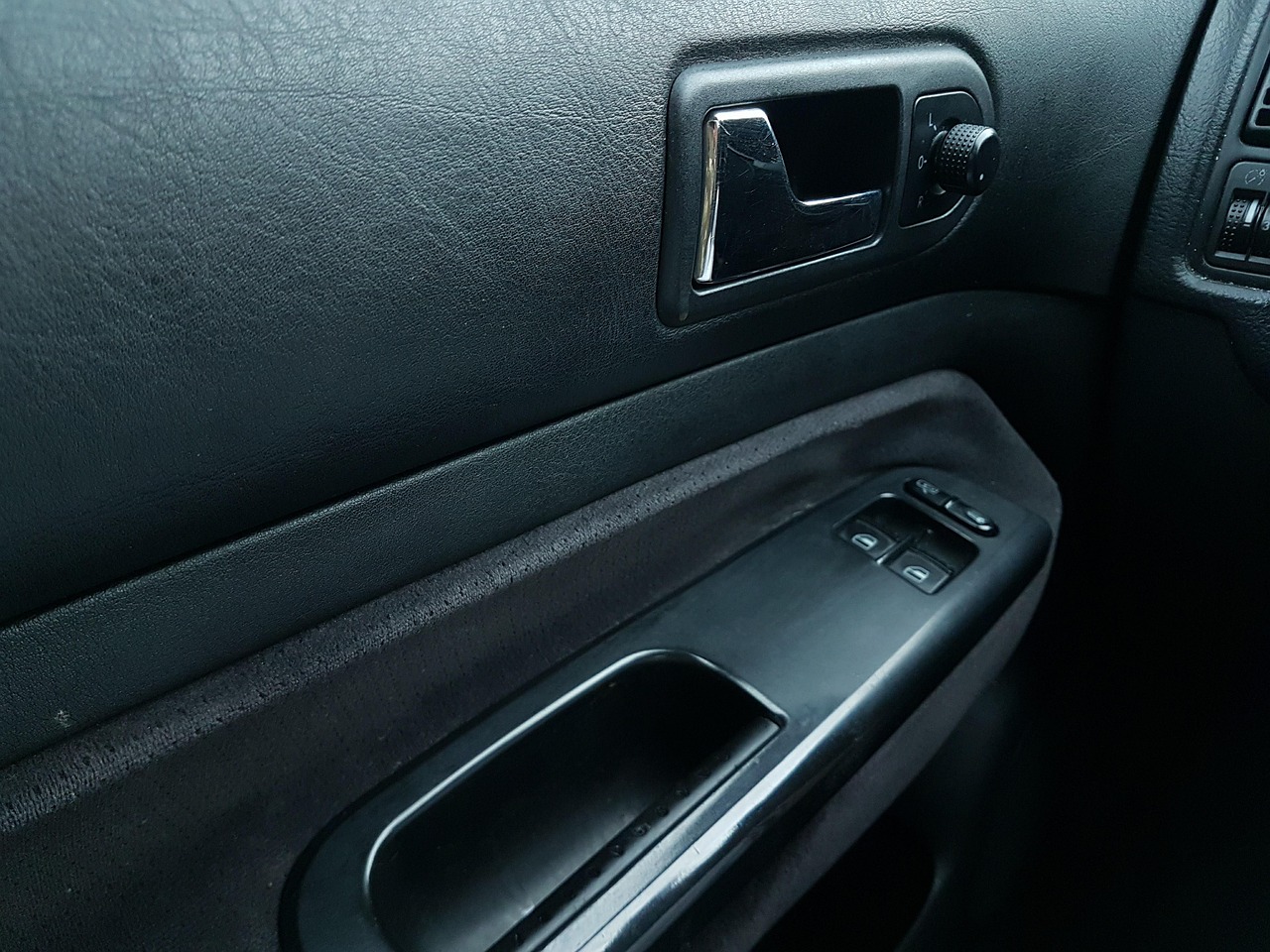 最新大眾高爾夫評測視頻，全方位解析經典車型的魅力