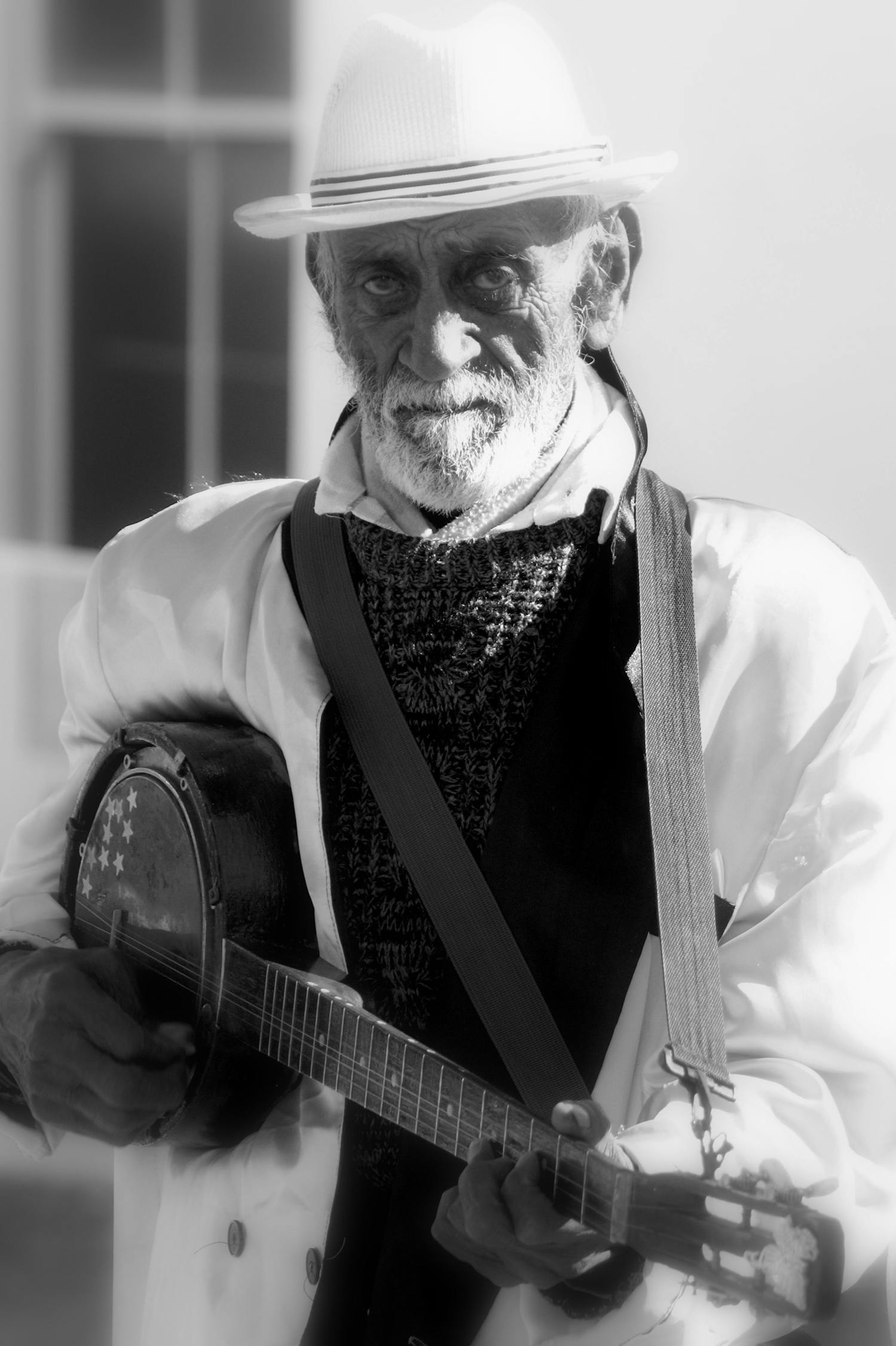 英國當(dāng)代詩人探索新詩領(lǐng)域與獨特魅力