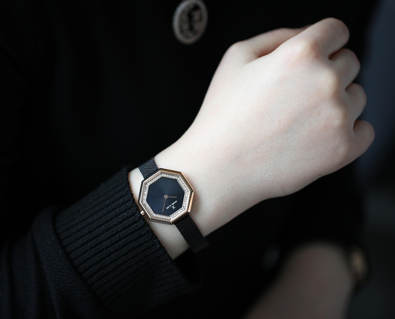 最新時尚頭飾，引領潮流的必備配飾大盤點