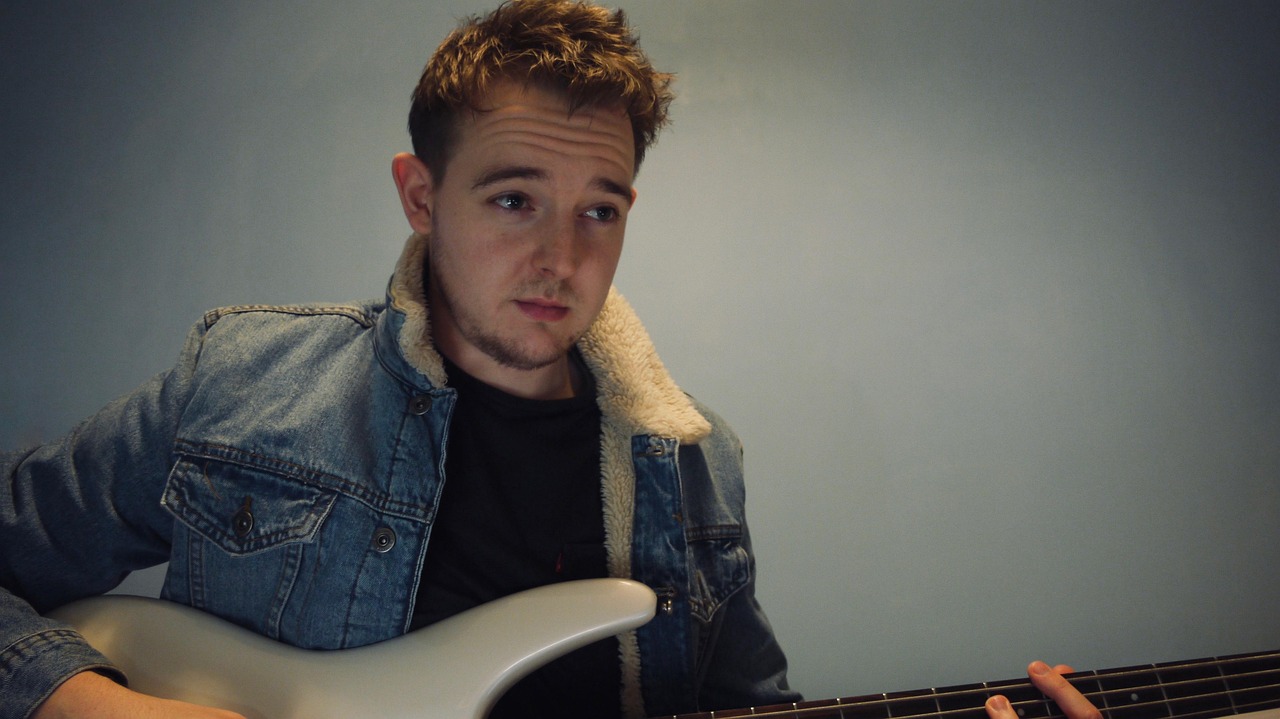 最新男士潮流發(fā)型，引領(lǐng)風(fēng)尚的發(fā)型設(shè)計藝術(shù)