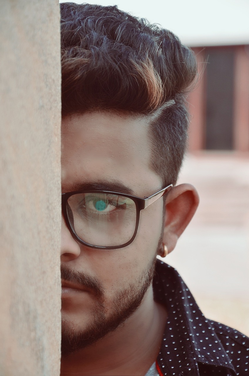 最新款發(fā)型男，引領(lǐng)時(shí)尚潮流的男士發(fā)型選擇