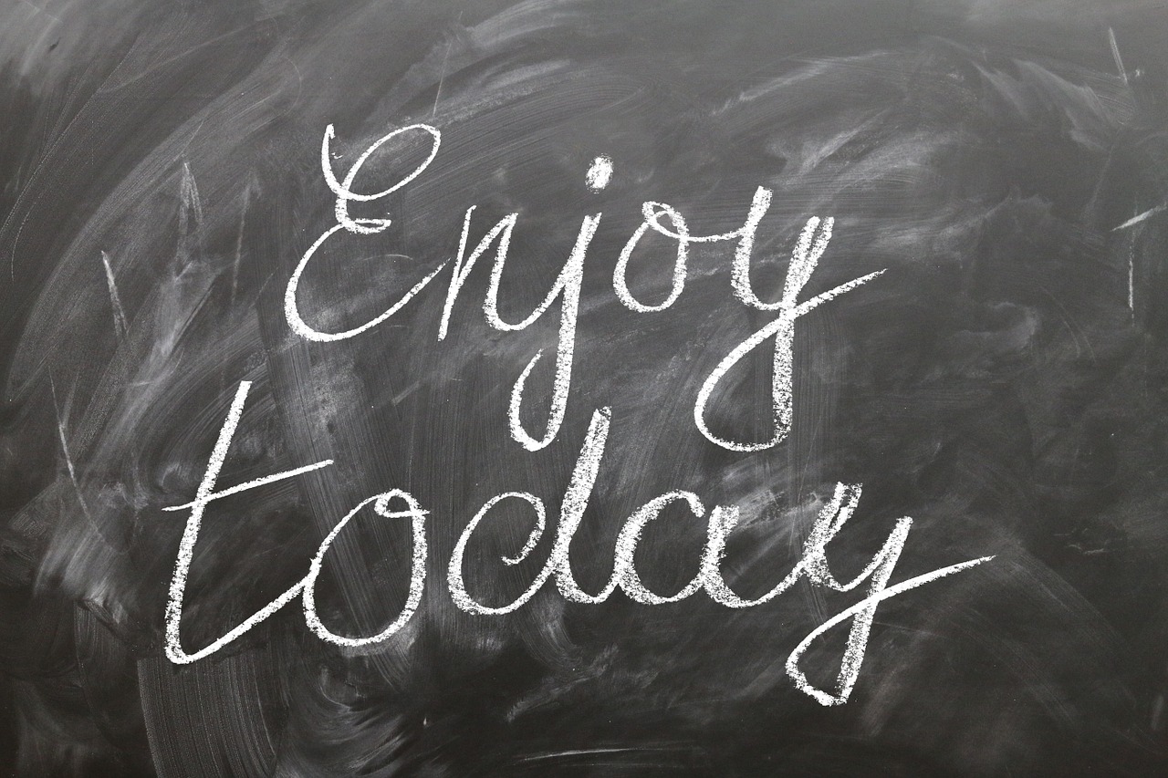 成人寫作比賽，激發(fā)無限創(chuàng)意，展現(xiàn)文字魅力風(fēng)采