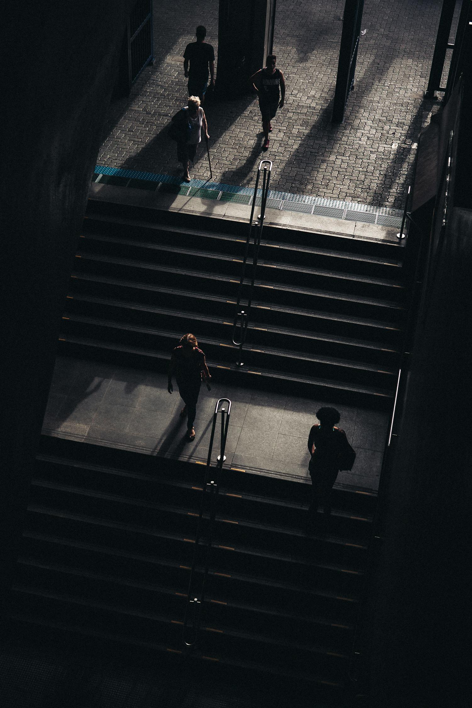 中間人電影，揭示現(xiàn)代社會灰色地帶與人性掙扎